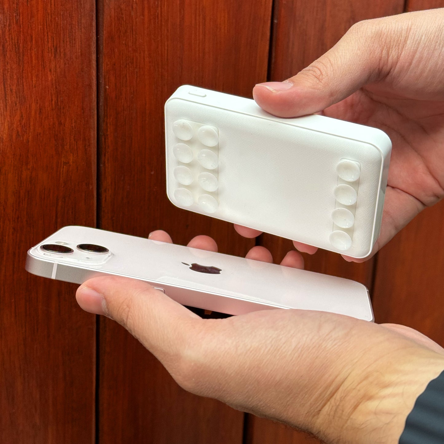 PowerSnap 5K® — Cargador Portátil Compacto y Adherible